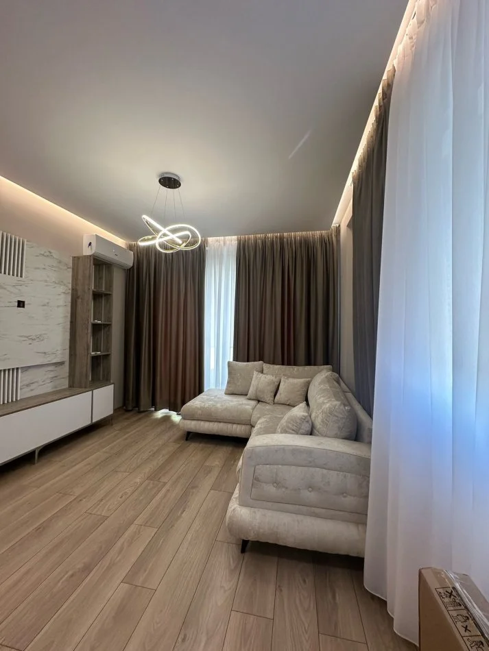 Tirane, jepet me qera apartament 1+1+Ballkon Kati 4, 67 m² 500 € (Bulevardi Kasharit Astir)