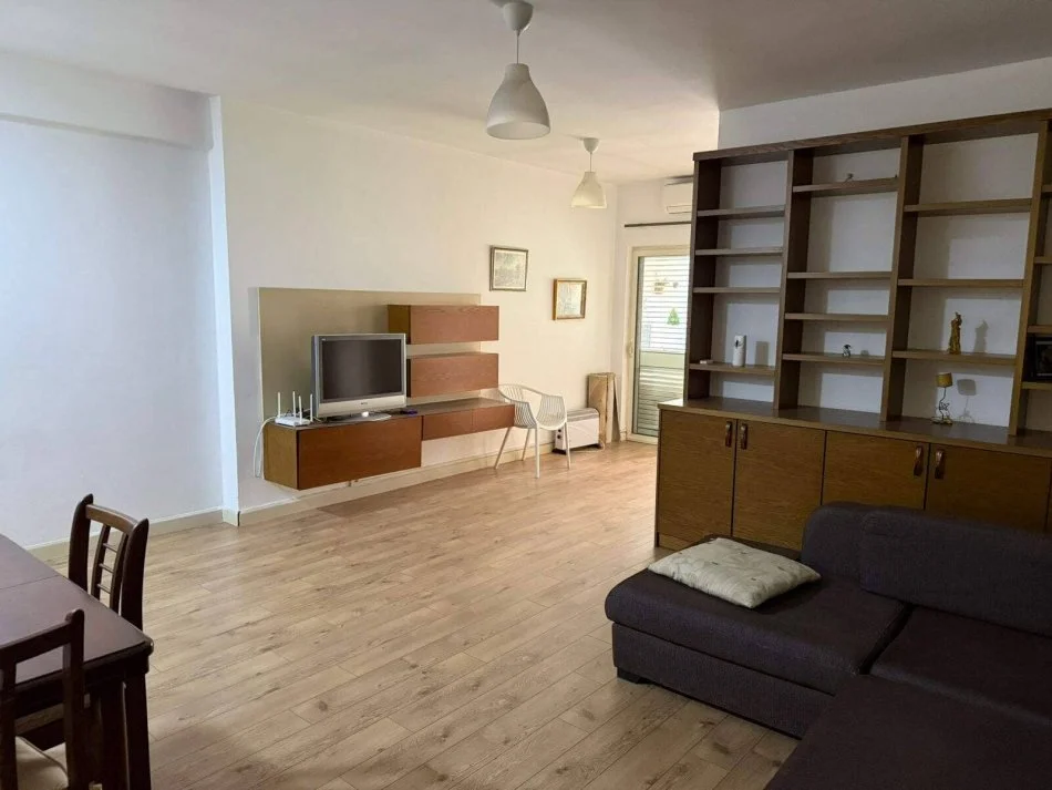 Tirane, jepet me qera apartament 1+1 Kati 3, 73 m² 350 € 