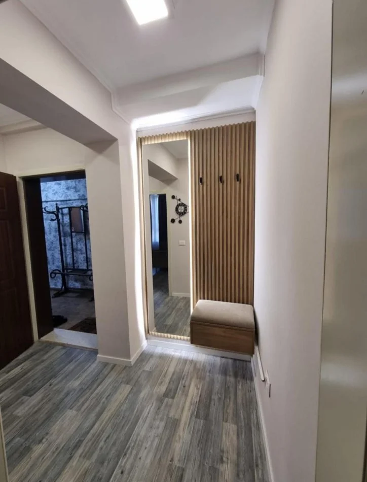 Tirane, jepet me qera apartament 2+1 Kati 2, 800 € (Tek Pazari i Ri)