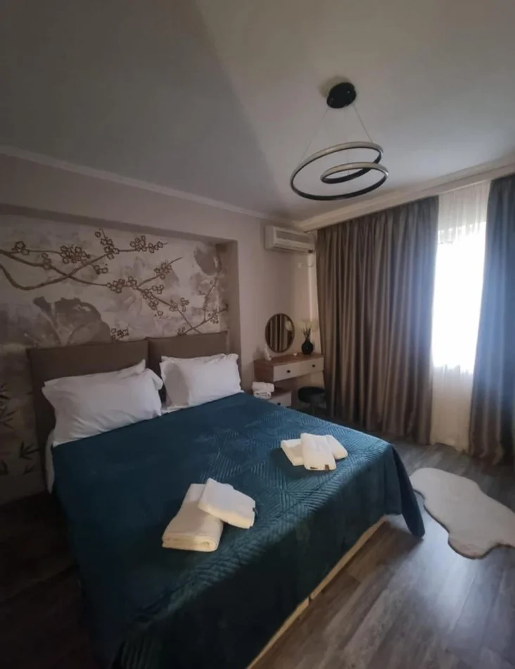 Tirane, jepet me qera apartament 2+1 Kati 2, 800 € (Tek Pazari i Ri)