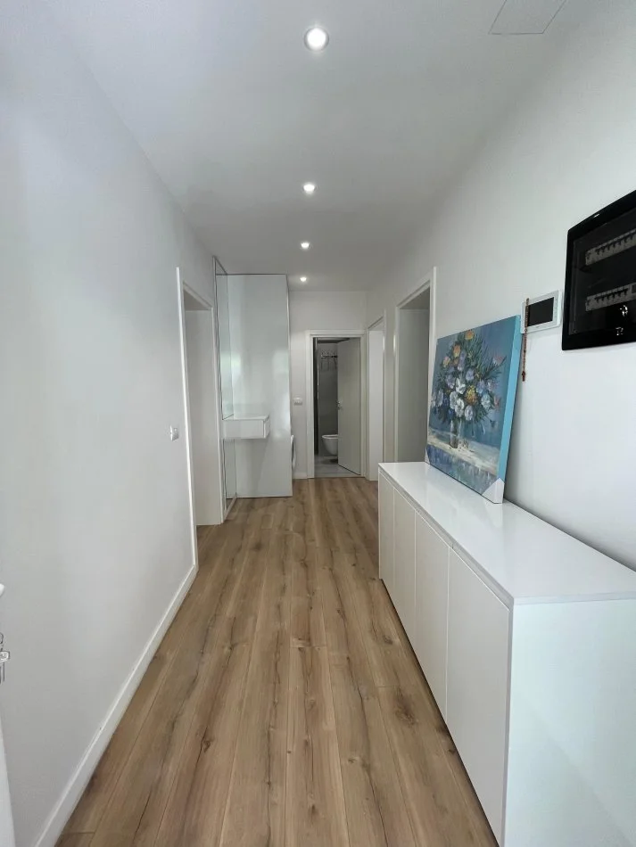 Tirane, jepet me qera shtepi 2+1 Kati 1, 800 € (Rruga e Kavajes, Qender)