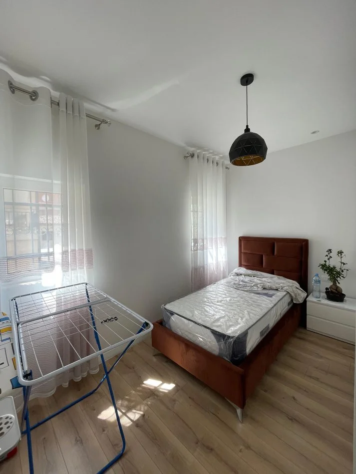 Tirane, jepet me qera shtepi 2+1 Kati 1, 800 € (Rruga e Kavajes, Qender)