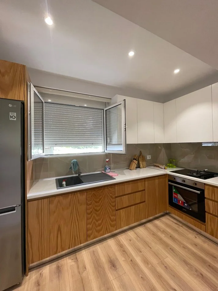 Tirane, jepet me qera shtepi 2+1 Kati 1, 800 € (Rruga e Kavajes, Qender)