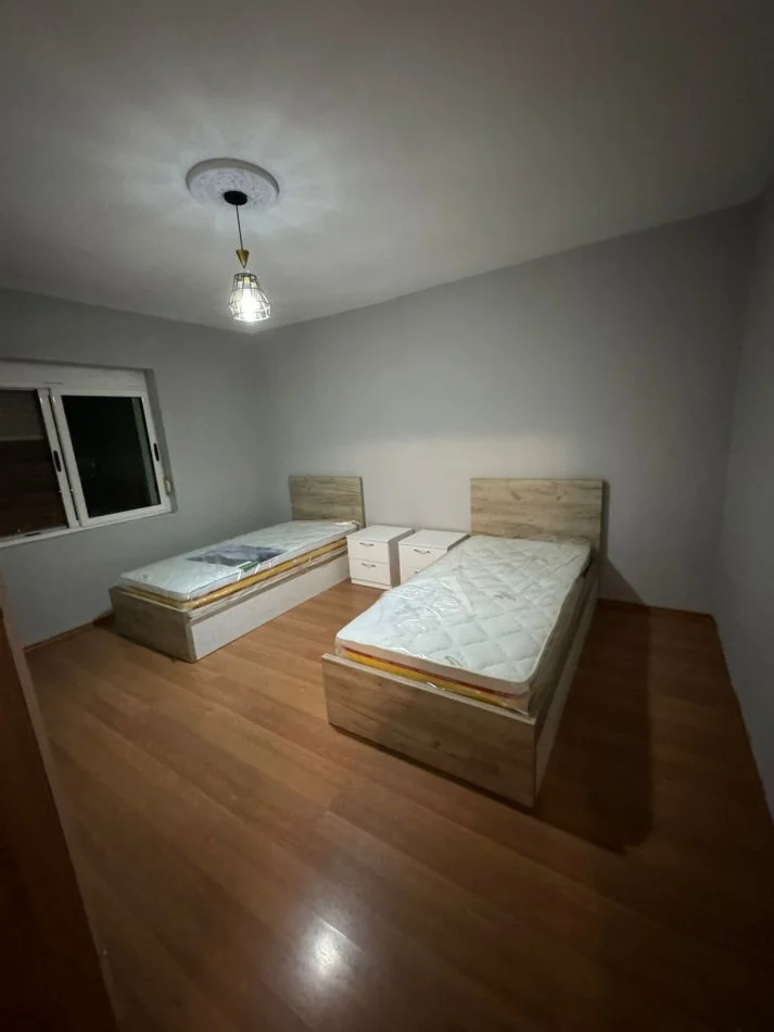 Tirane, jepet me qera apartament 2+1+Ballkon Kati 4, 80 m² 500 € (irfan tomini)