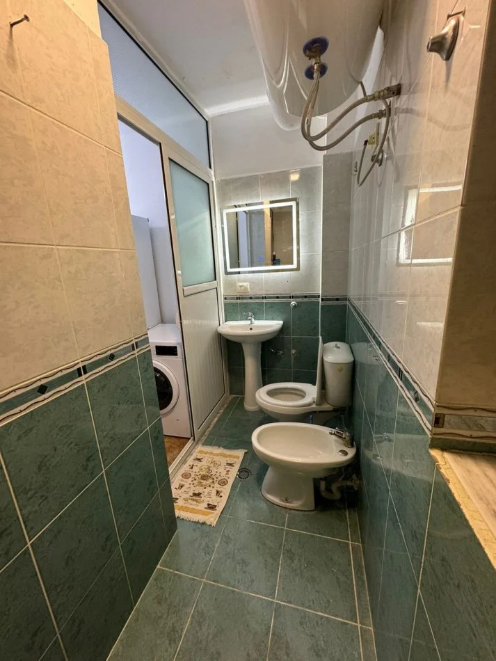 Tirane, jepet me qera apartament 2+1+Ballkon Kati 4, 80 m² 500 € (irfan tomini)