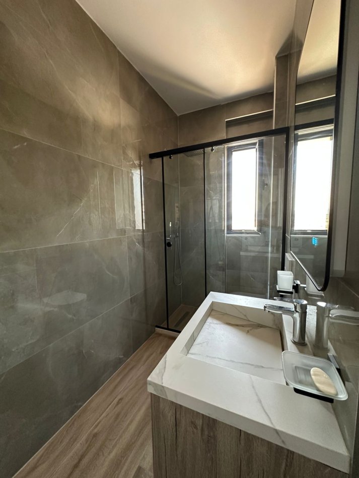 Tirane, jepet me qera apartament 2+1 Kati 4, 103 m² 1000 € (Rezidenca Erli, Rruga Xhanfize Keko, Porcelan, Tiranë, TT 2182)
