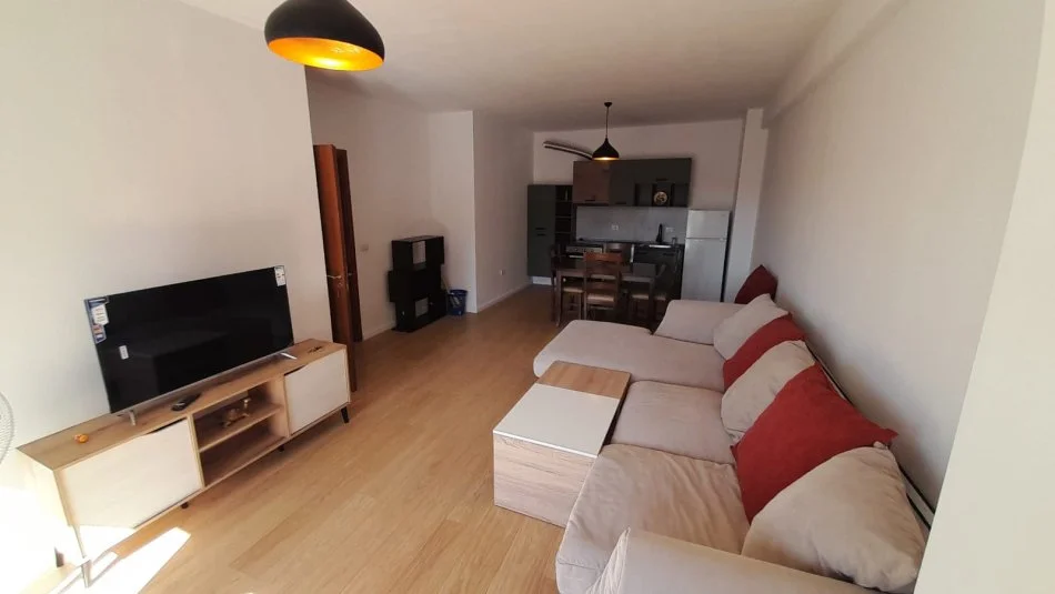 Tirane, jepet me qera apartament 1+1 Kati 4, 62 m² 600 € (zef Jubani)