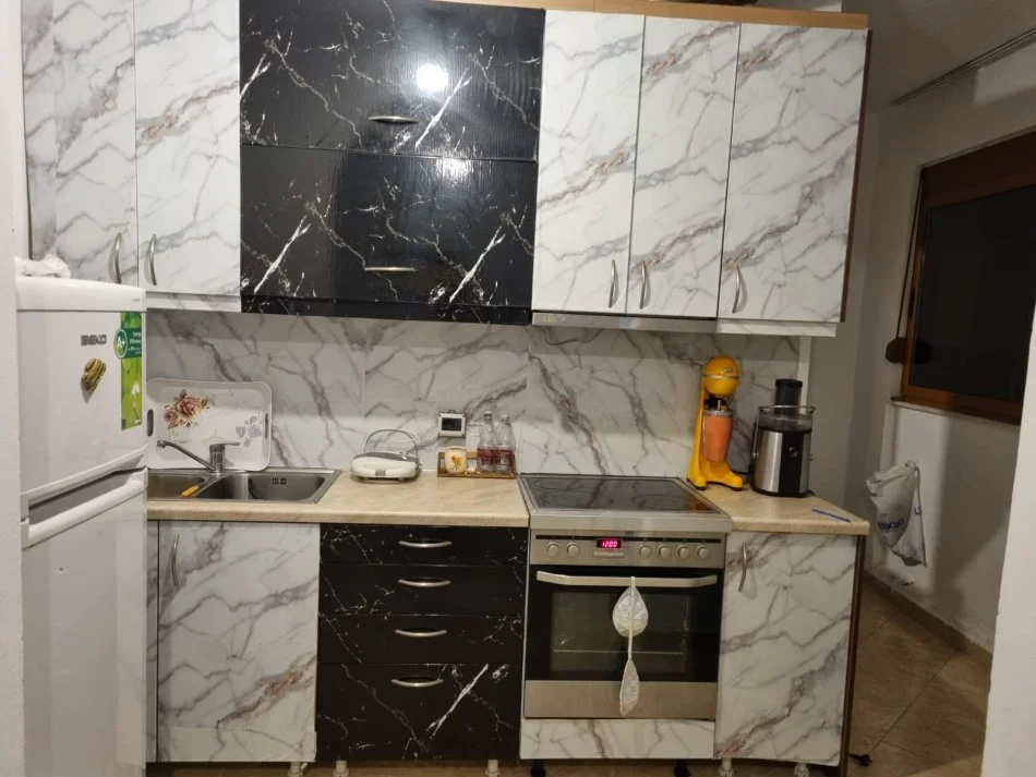 Tirane, jepet me qera apartament 2+1+Ballkon Kati 5, 70 m² 520 € (ndre mjeda)