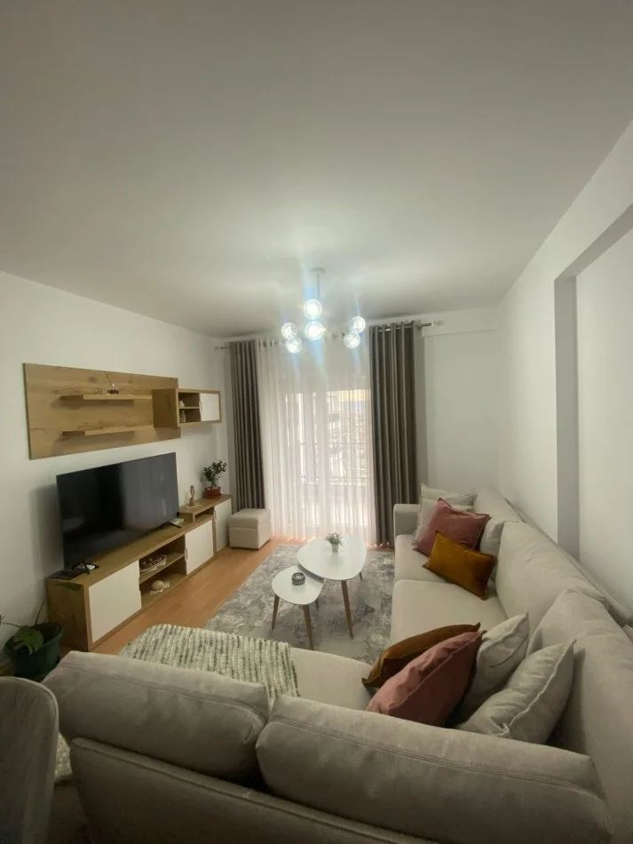 Tirane, jepet me qera apartament 2+1+Ballkon Kati 4, 90 m² 650 € (Kompleksi Alb-Edil)5 Maji