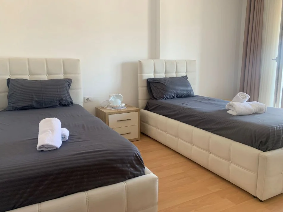 Tirane, jap me qera apartament 2+1+Ballkon Kati 7, 90 m² 650 € (5 Maji)