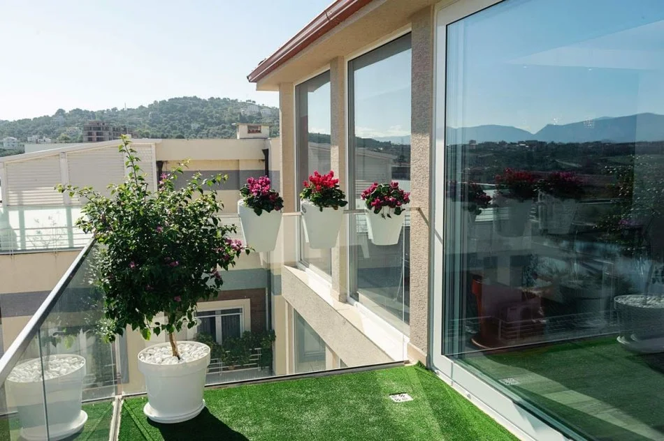 Tirane, jepet me qera apartament 2+1+Ballkon Kati 6, 203 m² 1.700 € (Liqeni i Thate)