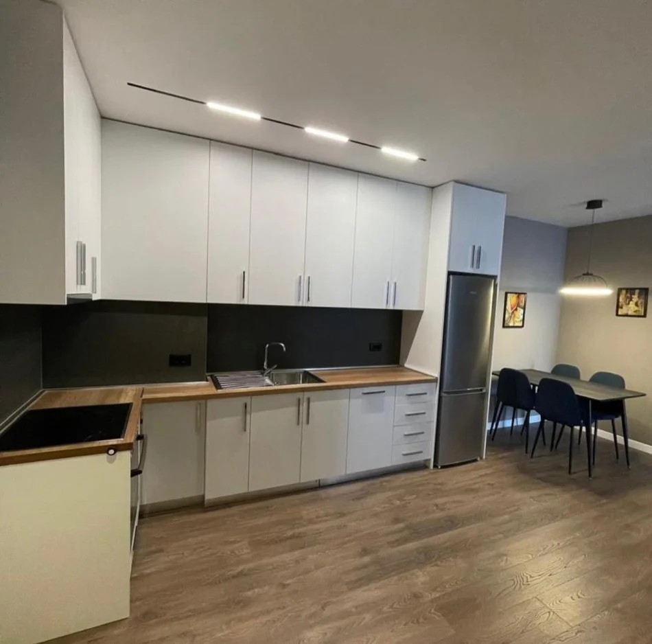 Tirane, jepet me qera apartament 1+1+Ballkon Kati 8, 68 m² 600 € (Delijorgji)