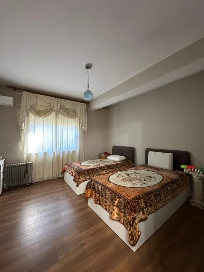 Tirane, jepet me qera apartament 2+1+Ballkon Kati 3, 110 m² 750 € 