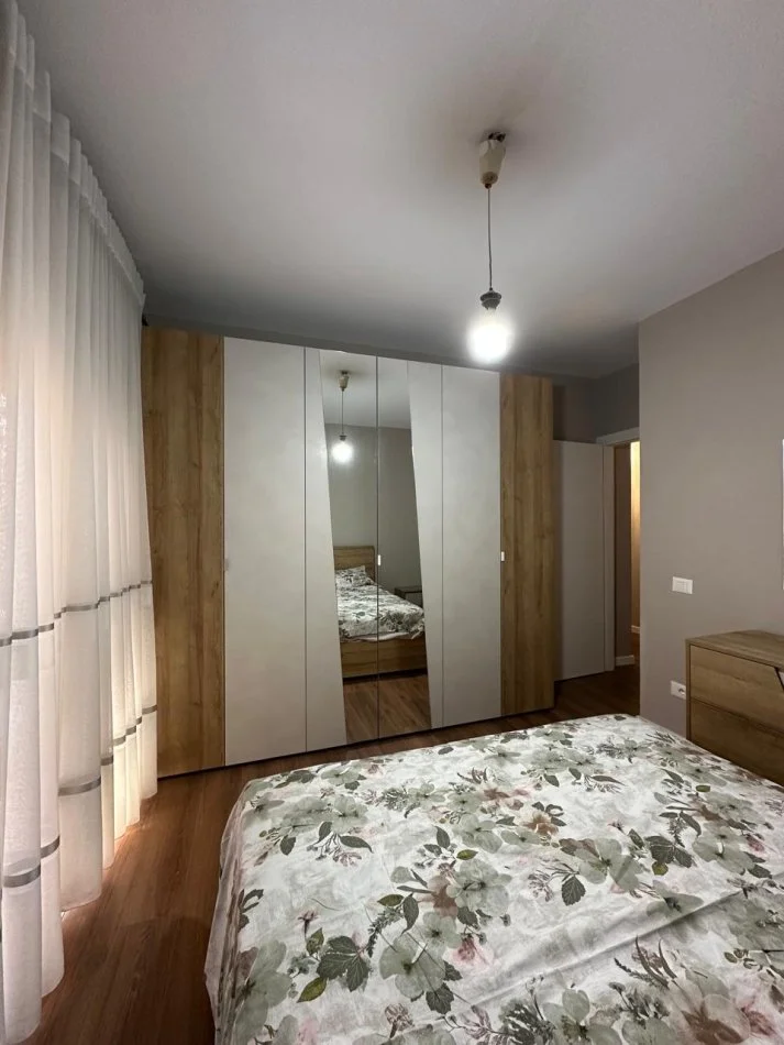 Tirane, jepet me qera apartament 2+1+Ballkon Kati 3, 110 m² 750 € 