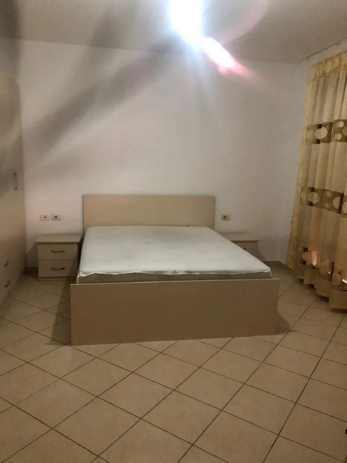 Tirane, jepet me qera apartament 1+1+Ballkon Kati 3, 50 m² 500 € (selita e vjeter)