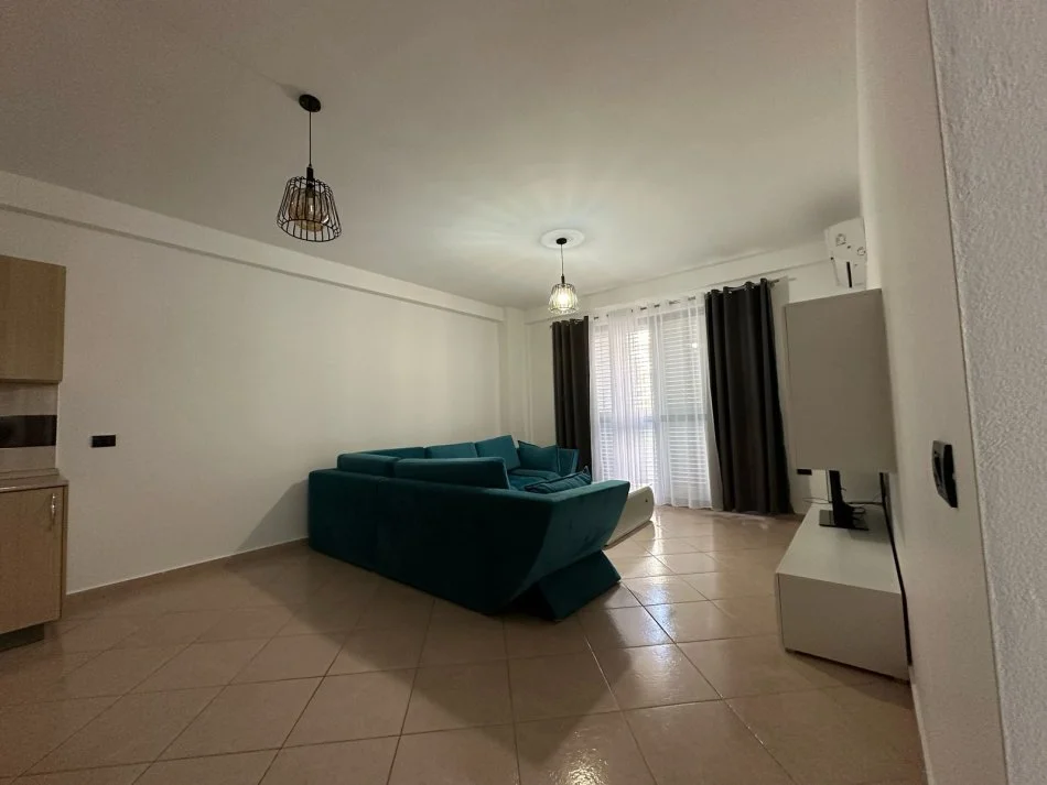 Tirane, jepet me qera apartament 2+1+Ballkon Kati 3, 100 m² 500 € (Eqerem Cabej)