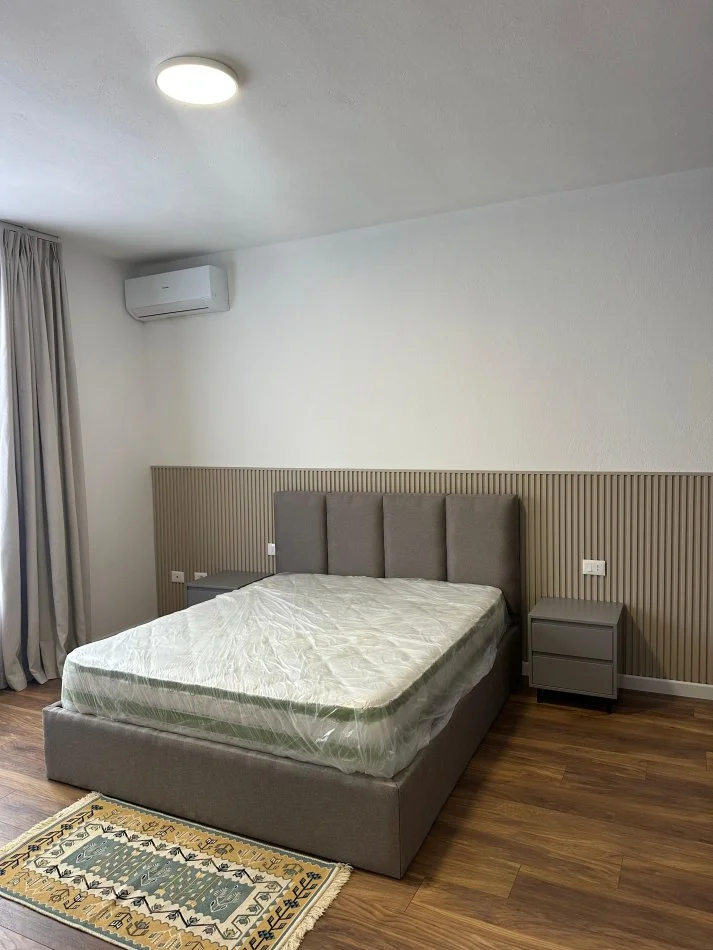 Tirane, jepet me qera apartament 2+1+Ballkon Kati 2, 100 m² 800 € (Selvia)