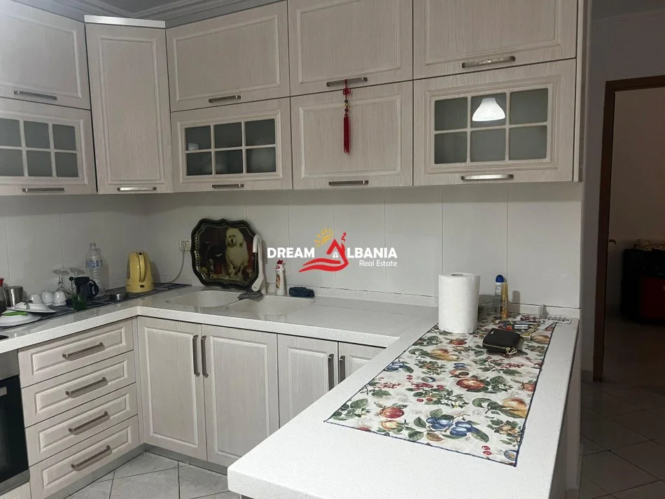 Tirane, jepet me qera 2+1 Kati 2, 110 m² 500 € (me qera tek 5 Maji prane Concord Center)