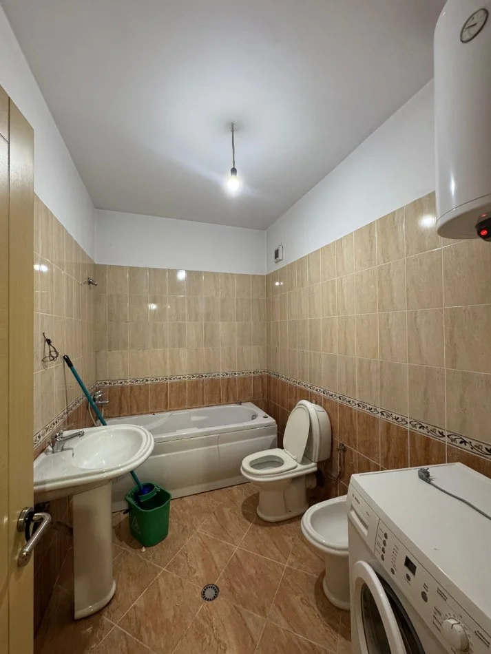 Tirane, jepet me qera apartament 2+1+Aneks+Ballkon Kati 3, 120 m² 650 € (RRUGA LIMAN KABA)