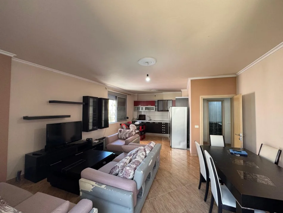 Tirane, jepet me qera apartament 2+1+Aneks+Ballkon Kati 3, 120 m² 650 € (RRUGA LIMAN KABA)