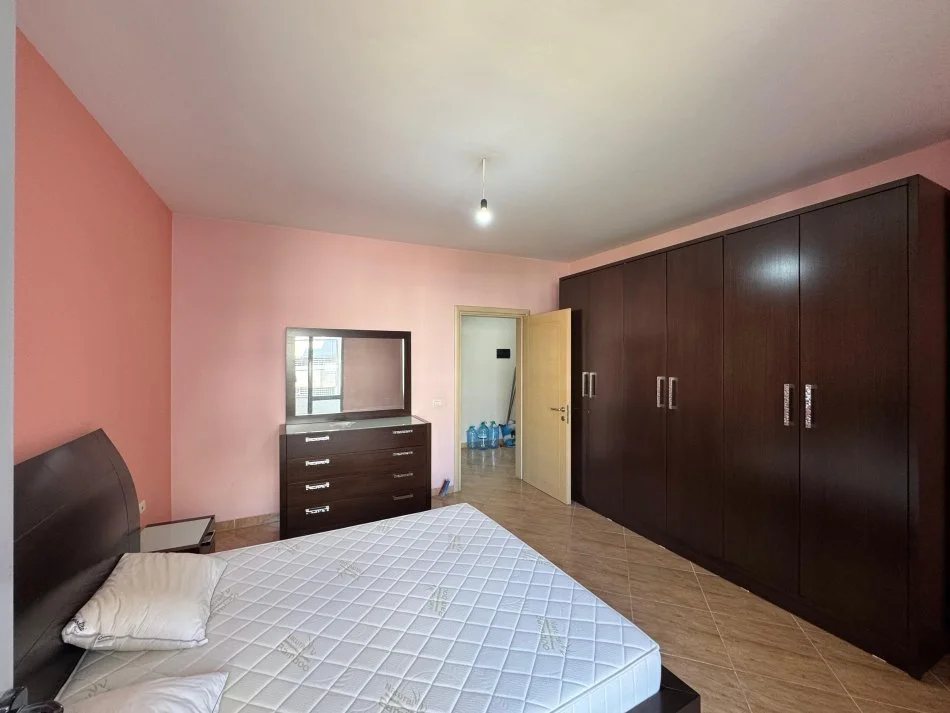 Tirane, jepet me qera apartament 2+1+Aneks+Ballkon Kati 3, 120 m² 650 € (RRUGA LIMAN KABA)
