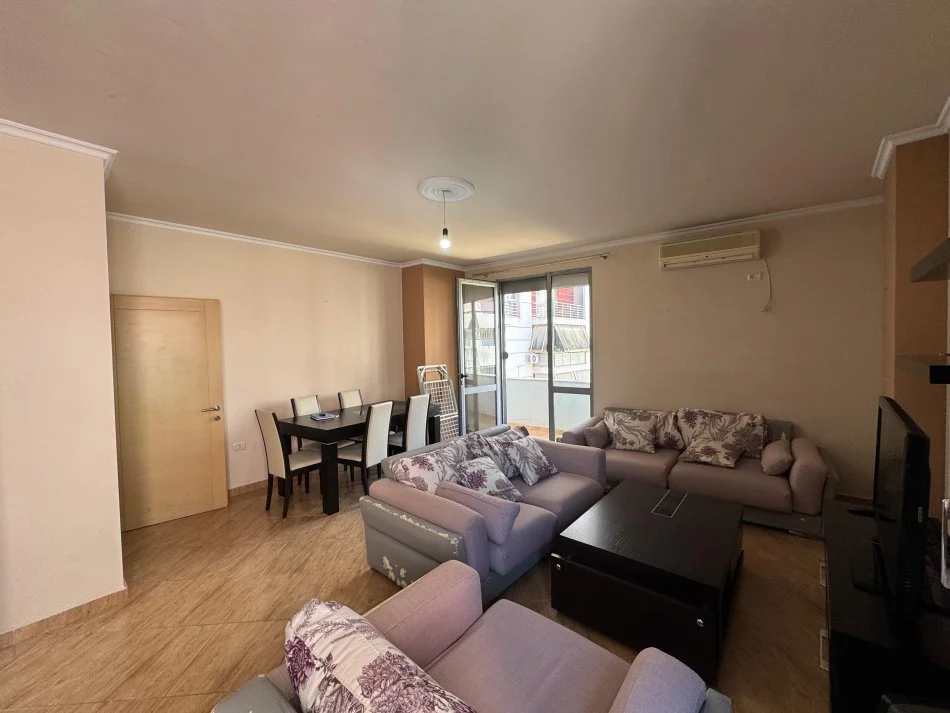 Tirane, jepet me qera apartament 2+1+Aneks+Ballkon Kati 3, 120 m² 650 € (RRUGA LIMAN KABA)