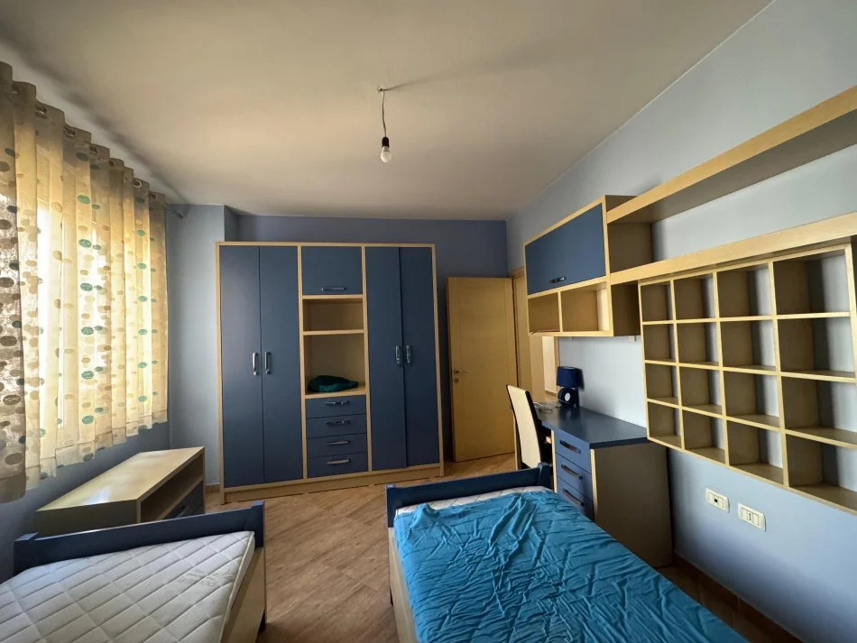 Tirane, jepet me qera apartament 2+1+Aneks+Ballkon Kati 3, 120 m² 650 € (RRUGA LIMAN KABA)