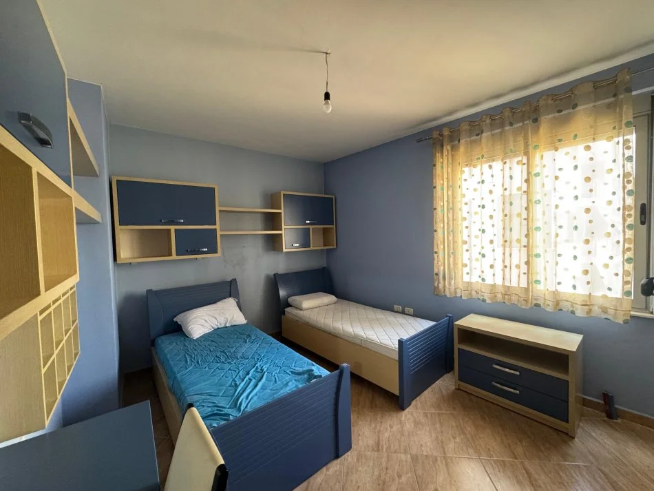 Tirane, jepet me qera apartament 2+1+Aneks+Ballkon Kati 3, 120 m² 650 € (RRUGA LIMAN KABA)