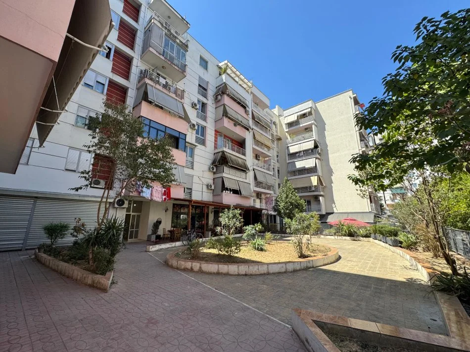 Tirane, jepet me qera apartament 2+1+Aneks+Ballkon Kati 3, 120 m² 650 € (RRUGA LIMAN KABA)