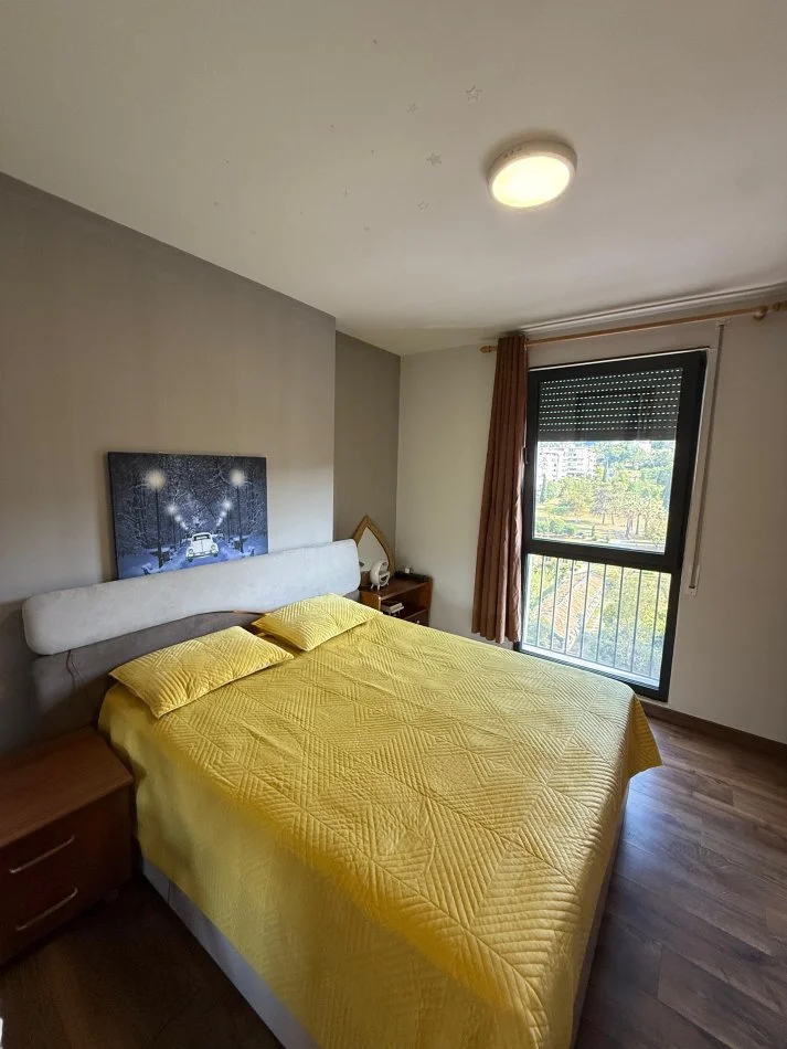 Tirane, jepet me qera apartament 1+1+Ballkon Kati 8, 65 m² 650 € (Parku Olimpik)