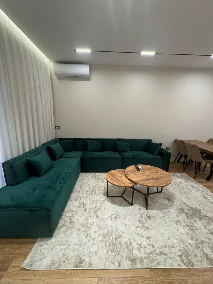 Tirane, jepet me qera apartament 1+1+Ballkon Kati 3, 78 m² 1.000 € (Kompleksi Delijorgji)