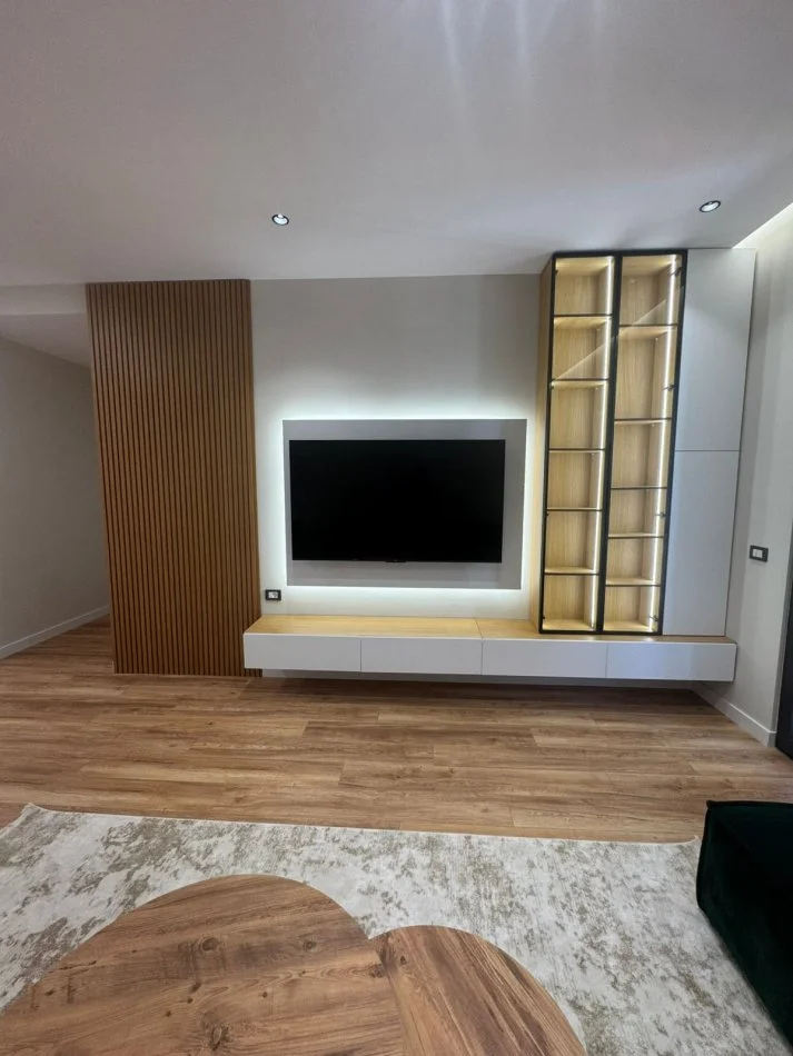 Tirane, jepet me qera apartament 1+1+Ballkon Kati 3, 78 m² 1.000 € (Kompleksi Delijorgji)