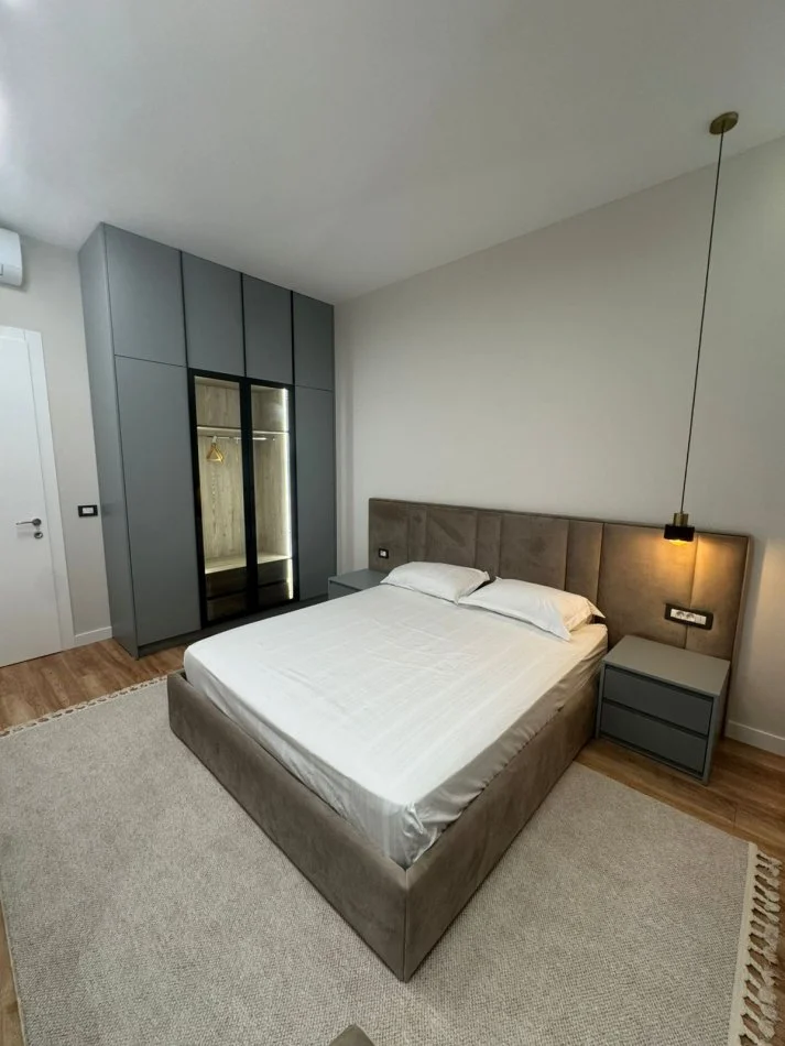 Tirane, jepet me qera apartament 1+1+Ballkon Kati 3, 78 m² 1.000 € (Kompleksi Delijorgji)