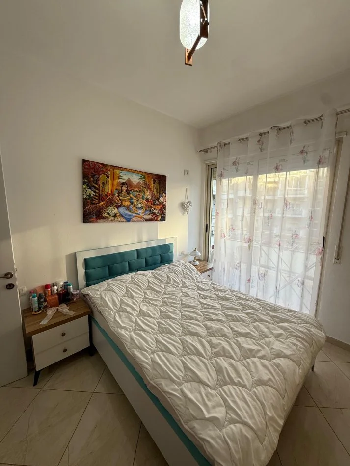 Tirane, jepet me qera apartament 1+1 , 70 m² 500 € (Perballe Amerikan 3)