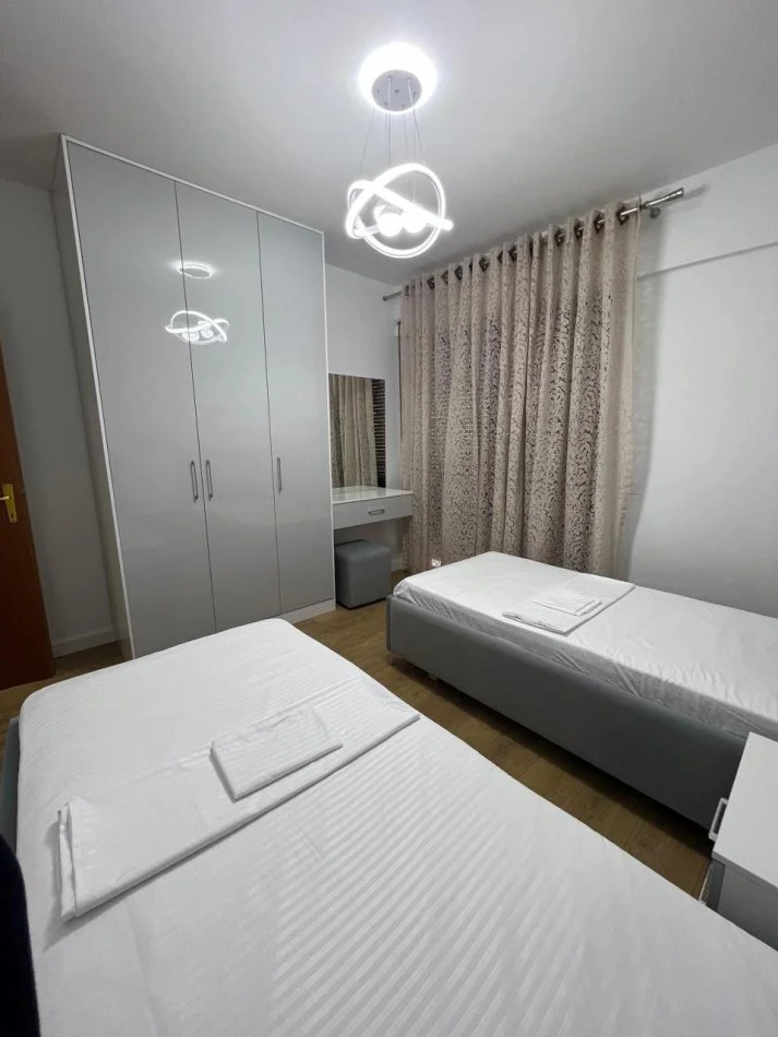 Tirane, jepet me qera apartament 2+1 Kati 5, 93 m² 800 € perballe (Delijorgji)