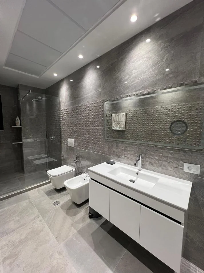 Tirane, jepet me qera apartament 2+1 Kati 5, 93 m² 800 € perballe (Delijorgji)