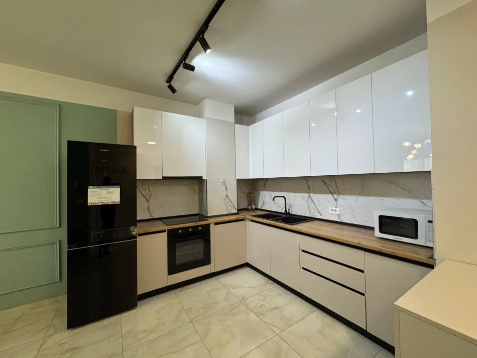 Tirane, jepet me qera apartament 1+1+Ballkon Kati 3, 70 m² 750 € (Kompleksi Olimpiku)