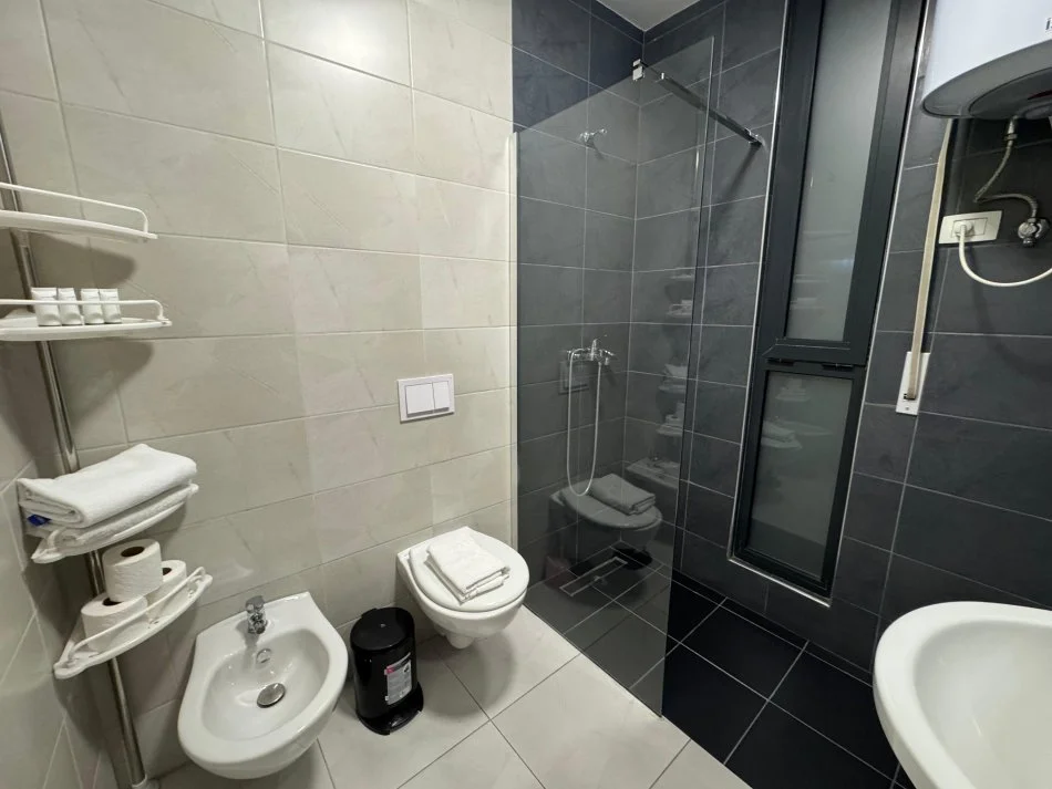 Tirane, jepet me qera apartament 1+1+Ballkon Kati 3, 70 m² 750 € (Kompleksi Olimpiku)