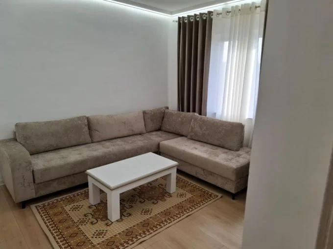 jepet me qera apartament Kati 3, 59 m² 550 € (stacioni i trenit)