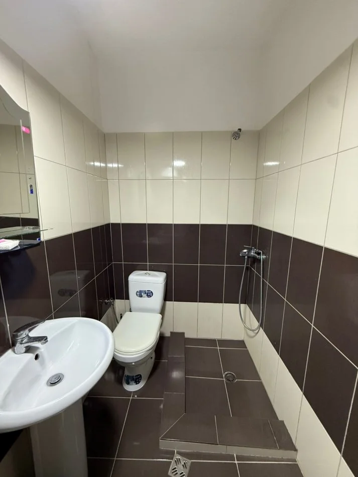 Tirane, jepet me qera garsonier 1+1 Kati 4, 45 m² 450 € (21 dhjetori)