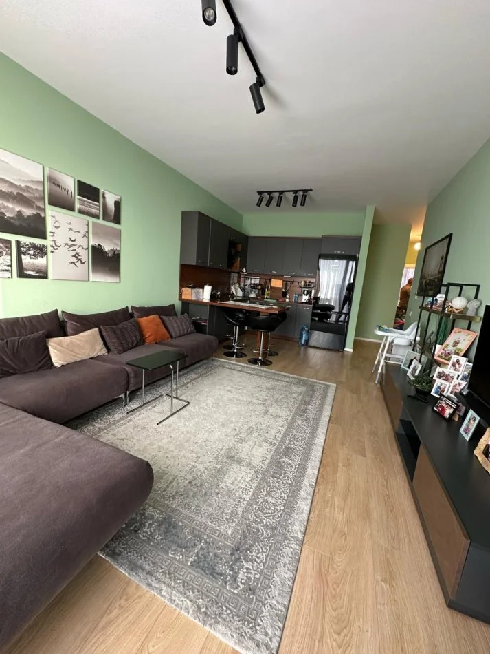 Tirane, jepet me qera apartament 2+1 Kati 9, 750 € (Kompleksi ASL, prane pediatrise)