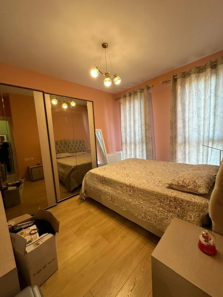 Tirane, jepet me qera apartament 2+1 Kati 9, 750 € (Kompleksi ASL, prane pediatrise)