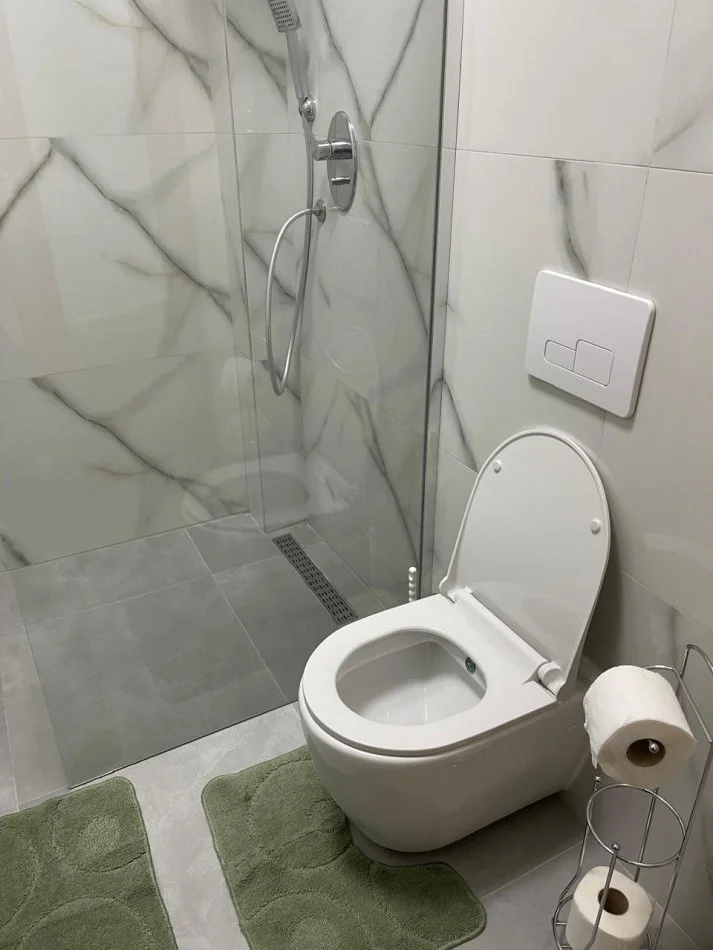 Tirane, jepet me qera apartament 2+1+Ballkon Kati 1, 110 m² 610 € (Medreseja)