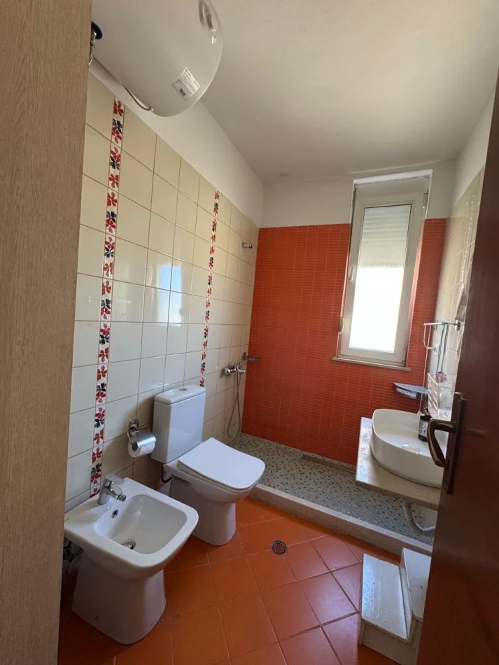 Tirane, jepet me qera apartament 2+1+Ballkon Kati 3, 80 m² 600 € (Selite)
