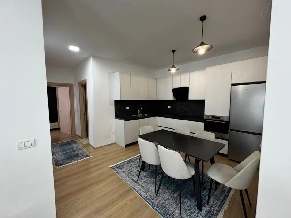 Tirane, jepet me qera apartament 2+1 Kati 5, 800 € 