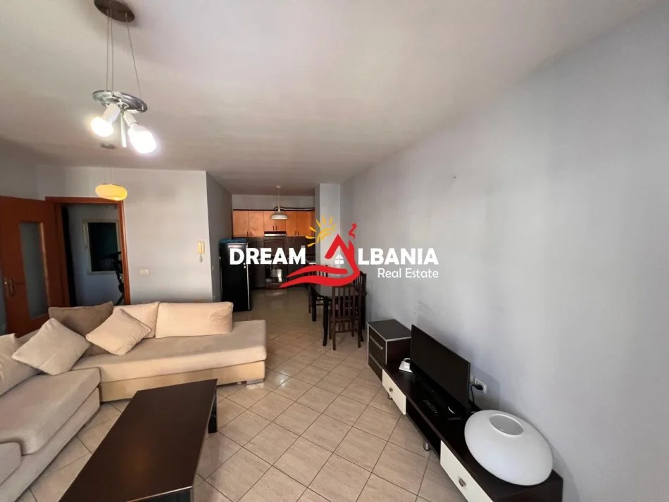 Tirane, jepet me qera apartament 1+1 Kati 6, 80 m² 500 € (ne Qender te Tiranes tek Selvia)