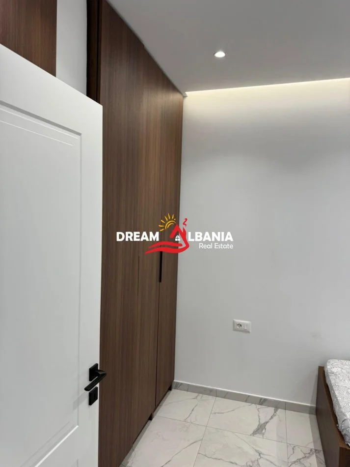 Tirane, jepet me qera apartament 1+1 Kati 1, 65 m² 450 € (Rruga 5 Maji, prane Concord Center)