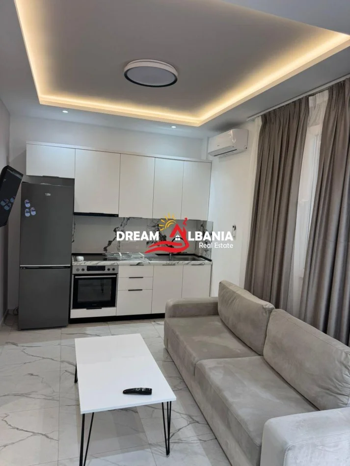 Tirane, jepet me qera apartament 1+1 Kati 1, 65 m² 450 € (Rruga 5 Maji, prane Concord Center)