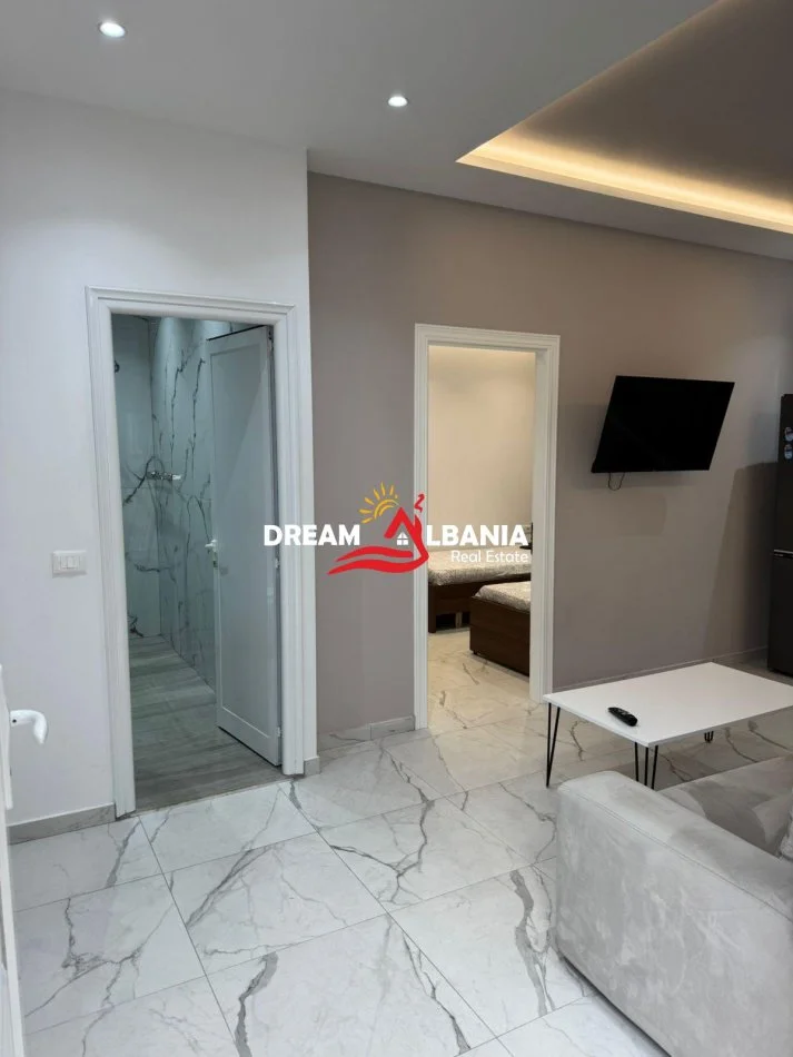 Tirane, jepet me qera apartament 1+1 Kati 1, 65 m² 450 € (Rruga 5 Maji, prane Concord Center)