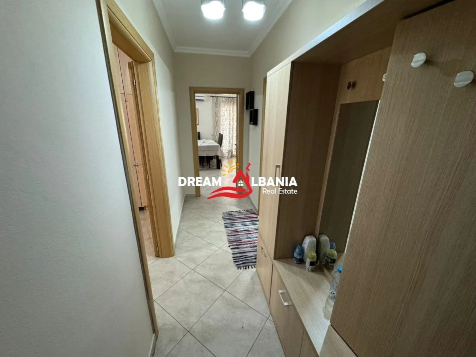Tirane, jepet me qera apartament 1+1 Kati 4, 80 m² 600 € (ne Qender te Tiranes tek Selvia)